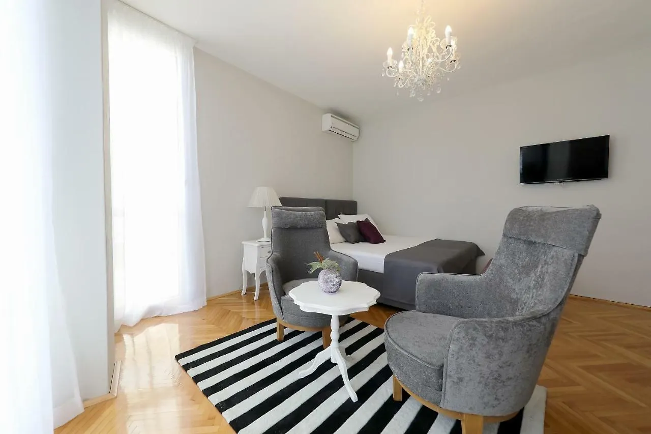 Guest House Victoria Zadar 3*,